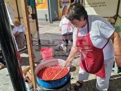 Сърбия - Цариброд - Състезание по традиционно приготвяне на айвар