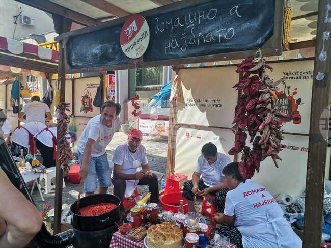 Сърбия - Цариброд - Състезание по традиционно приготвяне на айвар