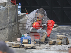 Народно събрание - жълти павета - пренареждане
