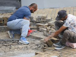 Народно събрание - жълти павета - пренареждане