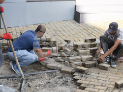 Народно събрание - жълти павета - пренареждане
