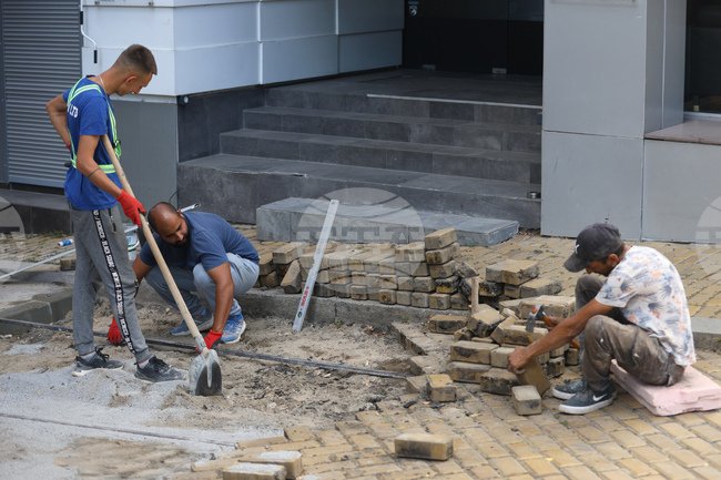 Столичната община е възложила проверка по сигнала за дейности, свързани с жълтите павета 
