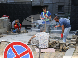 Народно събрание - жълти павета - пренареждане