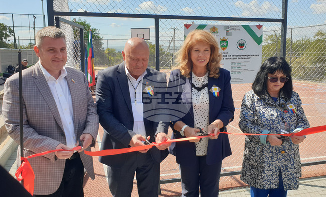 Вицепрезидентът Илияна Йотова откри многофункционалната спортна площадка в Тараклия, Молдова