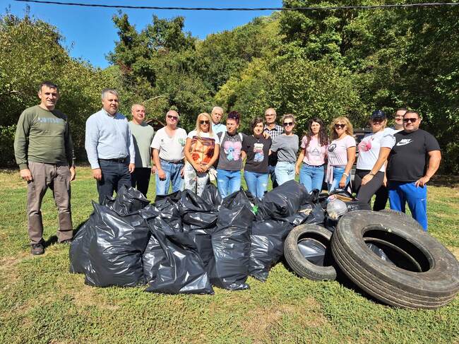 Областна администрация Разград се включи активно в инициативата „Да изчистим България заедно“