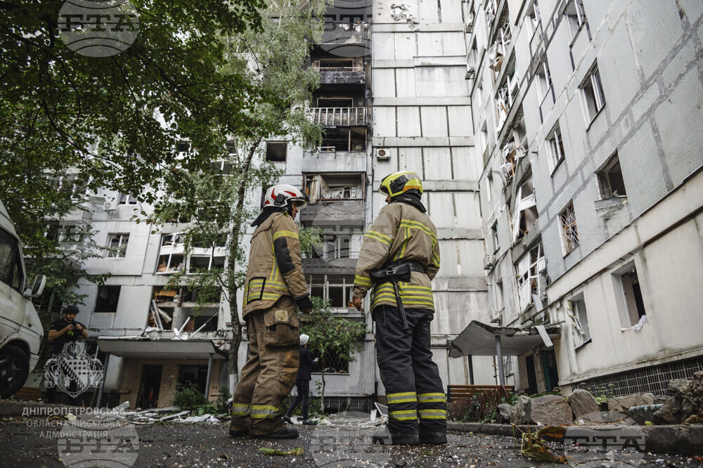Двама души загинаха при руски удар по магазин в украинската Днепропетровска област, съобщи областният управител; в региона има още една жертва