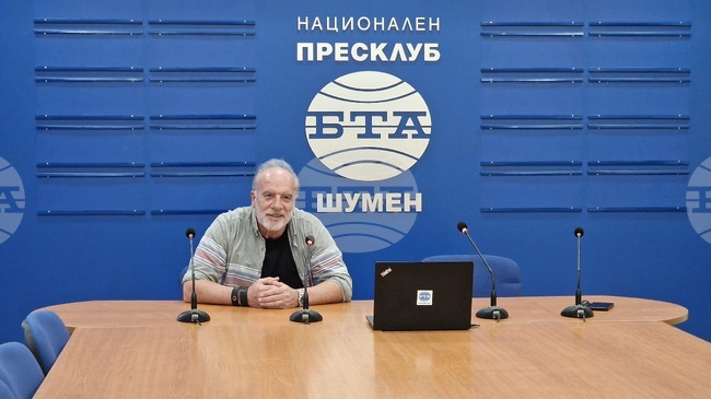 Калоянчев и Парцалев са Еверест на филмовото и театралното изкуство, каза в Шумен актьорът Кольо Стайков