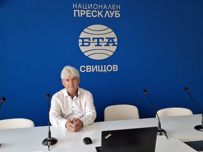 Представяне на списание ЛИК „Царете на смеха на 100“ в Свищов