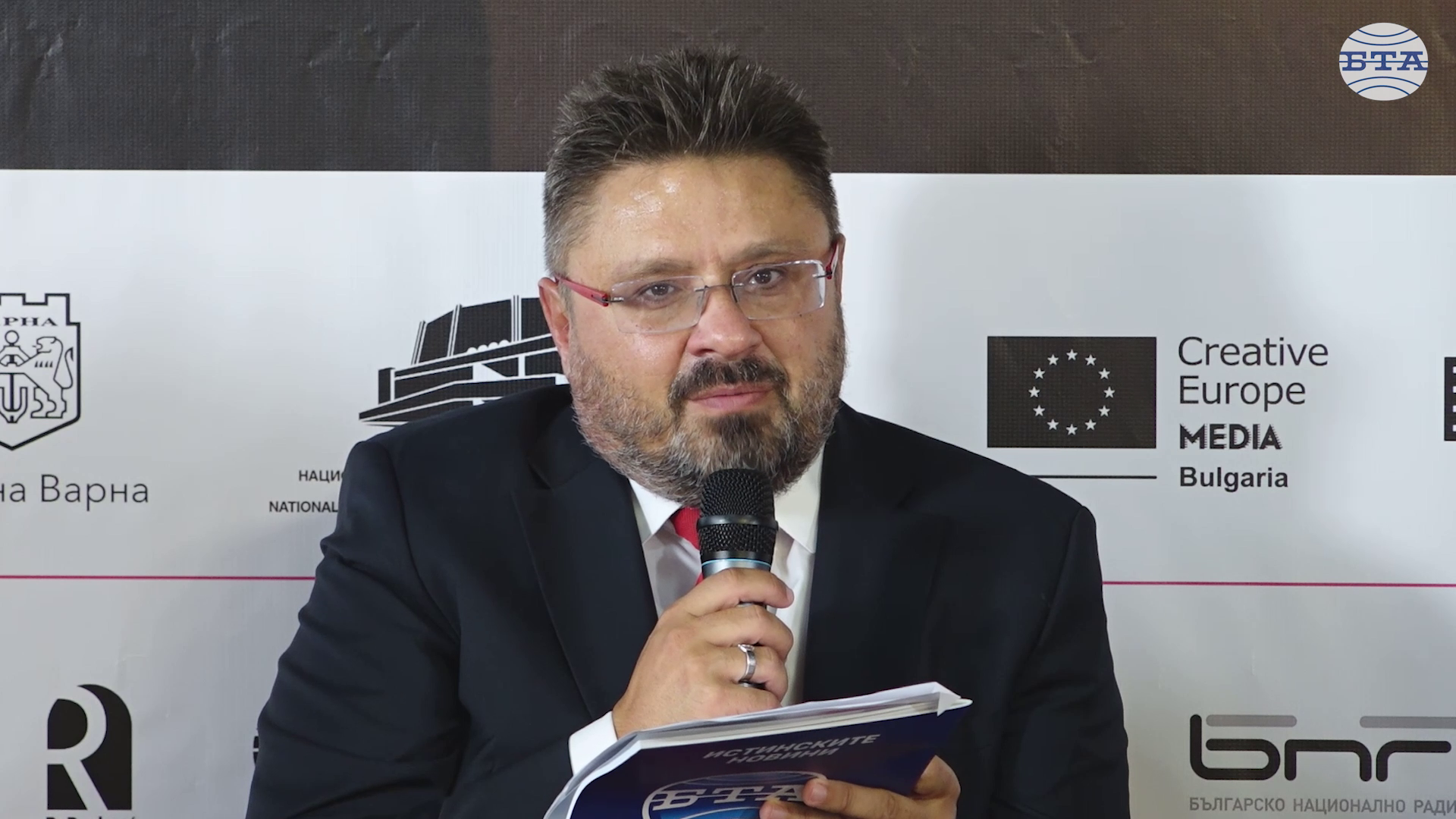 България има нужда от хора, които да я усмихват, каза генералният директор на БТА Кирил Вълчев