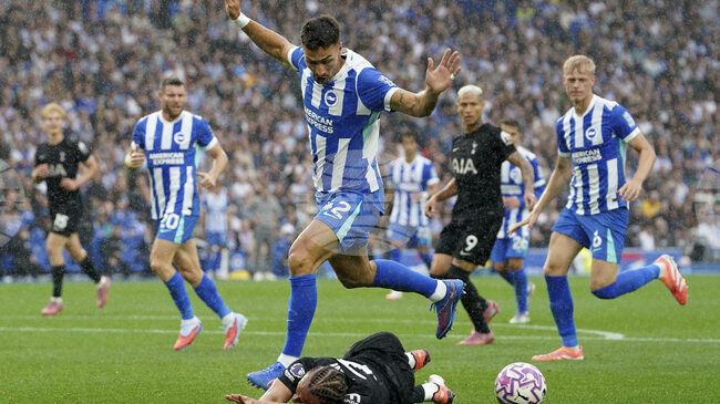 Защитникът на Брайтън Диего Копола ще играе във ФК Париж до края на сезона