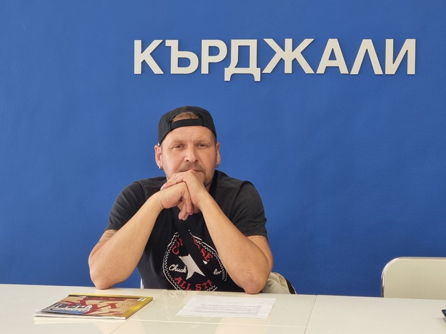 За времето си няма как да не боготвориш Калоянчев и Парцалев, но друг е въпросът дали съвременниците ни ги разпознават, смята актьорът Атанас Атанасов