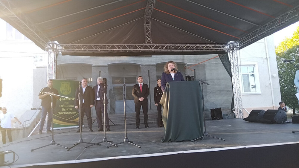 Председателят на Народното събрание Наталия Киселова поздрави жителите и гостите на Братя Даскалови по повод празника на общината