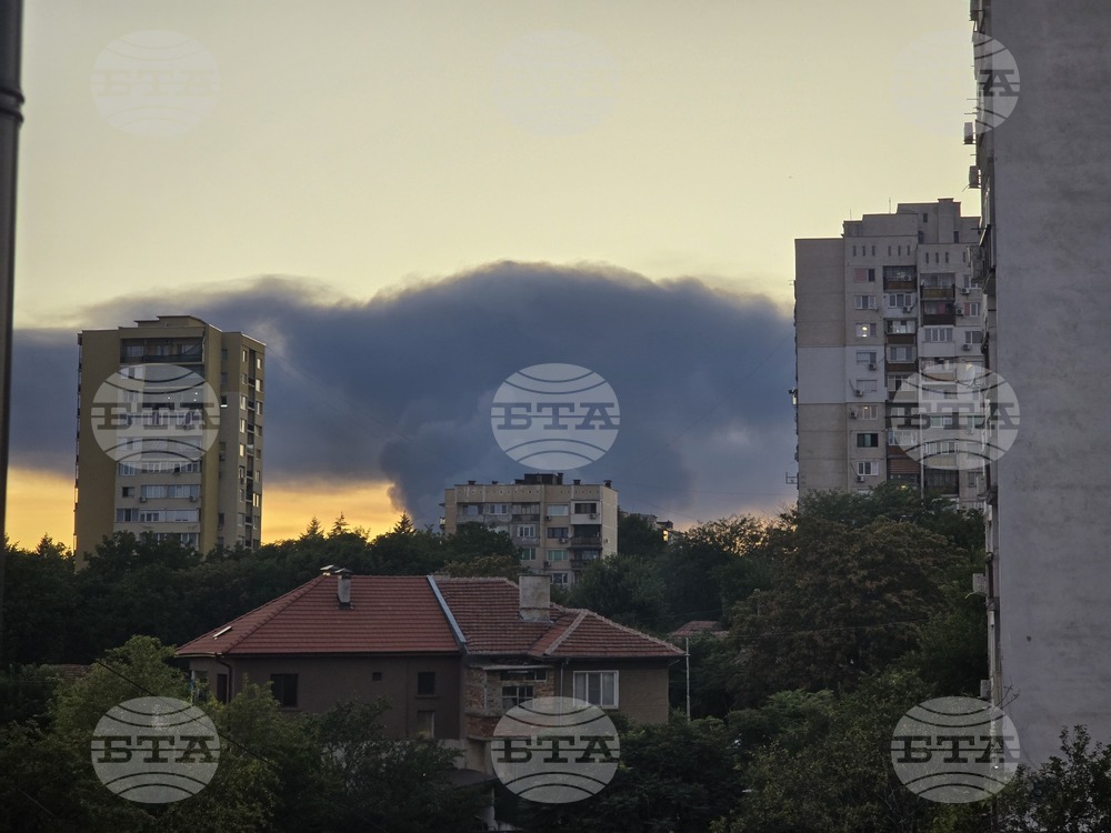 Запалиха се стари утайници на бившата рафинерия „Плама“