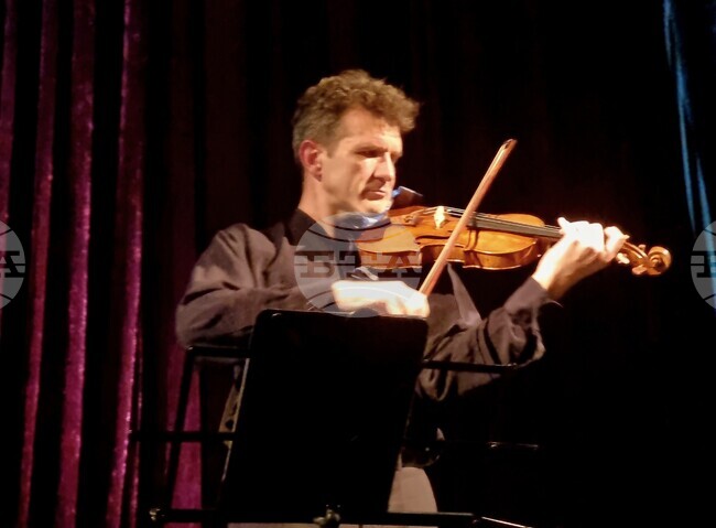 Виртуозът на цигулката Светлин Русев изнесе двоен концерт в София