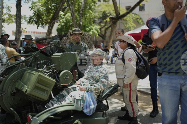 АФП: Паравоенните групировки във Венецуела са готови да се бият след американската атака и "предателствата"