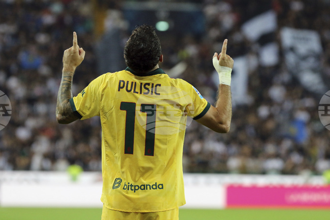 Подписването на новия договор на американския национал Кристиан Пулишич с Милан се бави