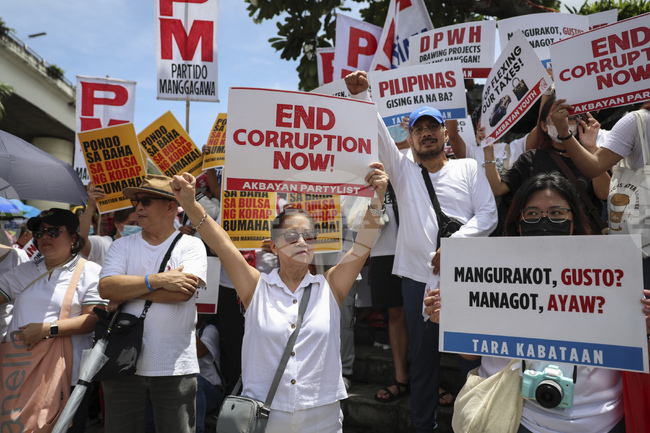 Хиляди хора се събраха на протест във Филипините заради огромен корупционен скандал