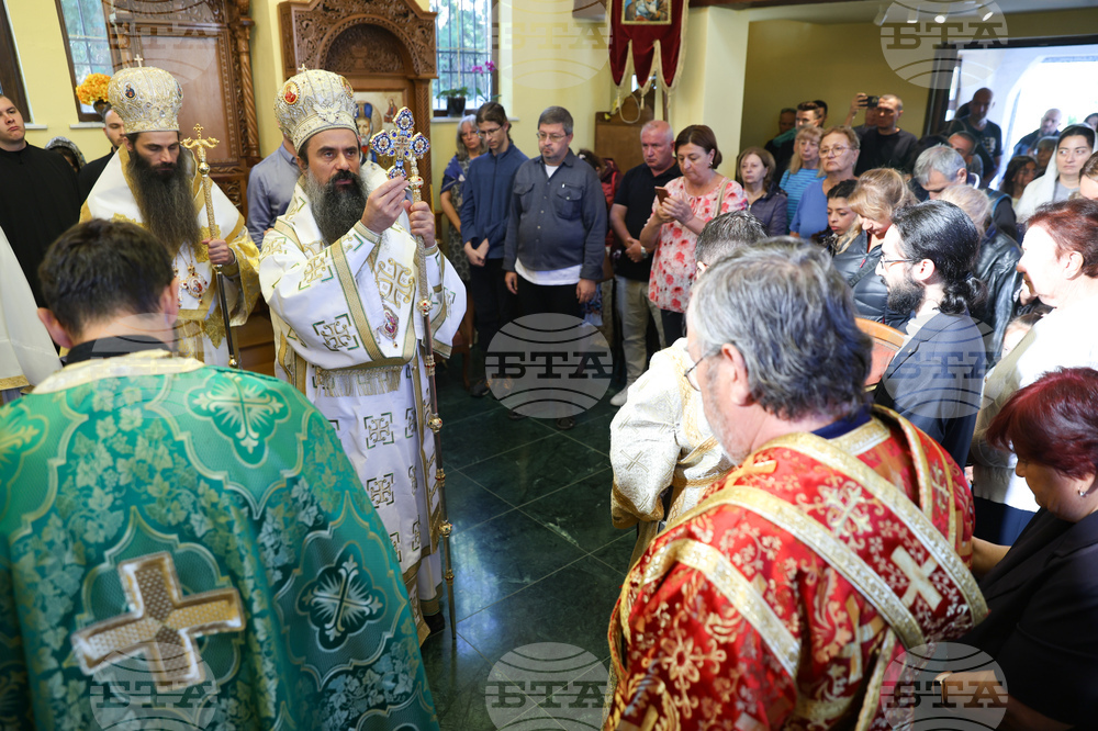 Празнична Света литургия - Патриарх Даниил