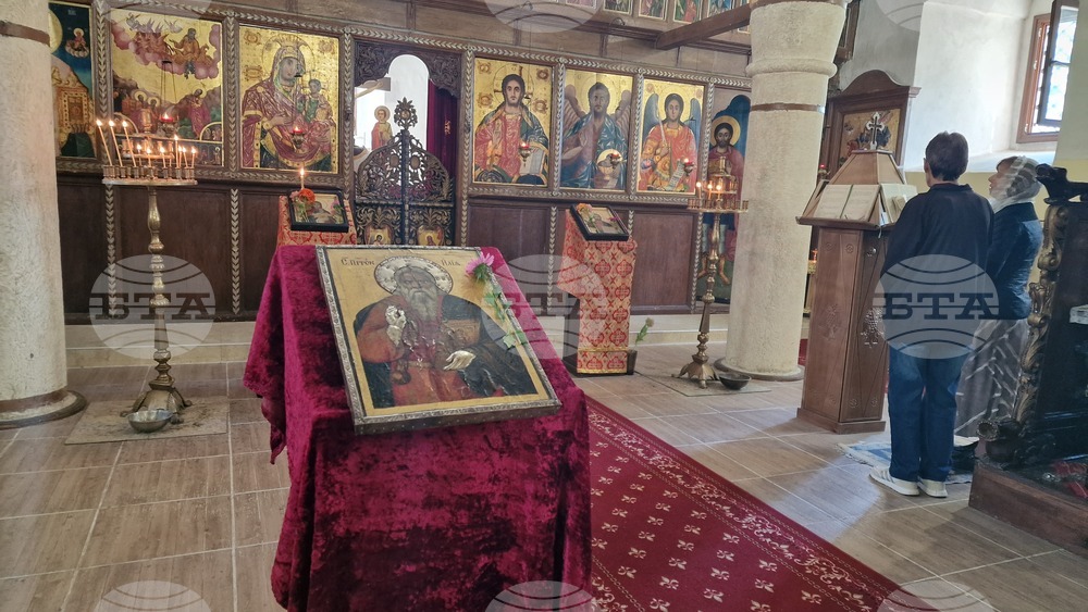 Шумен - храм „Св. Пророк Илия“ - отец Николай - неделна литургия