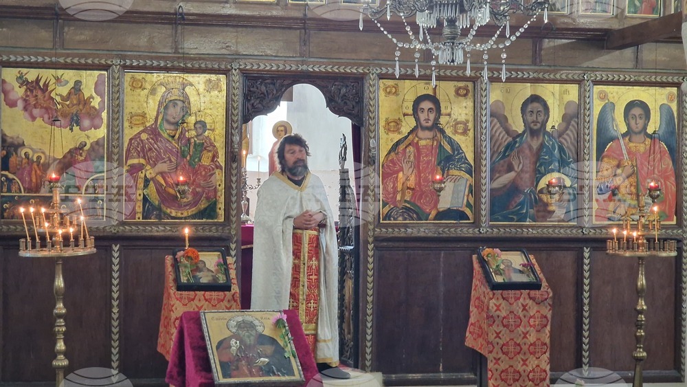 Шумен - храм „Св. Пророк Илия“ - отец Николай - неделна литургия