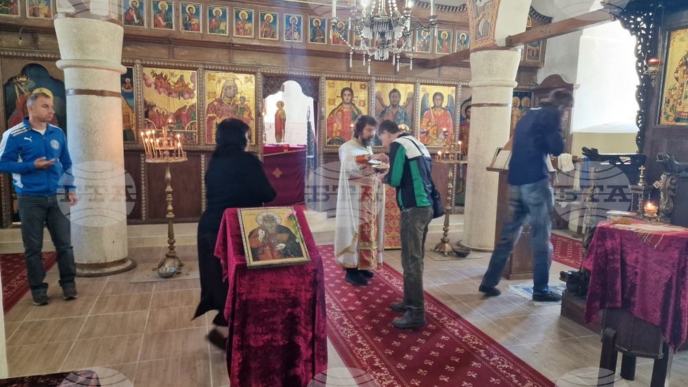 Шумен - храм „Св. Пророк Илия“ - отец Николай - неделна литургия