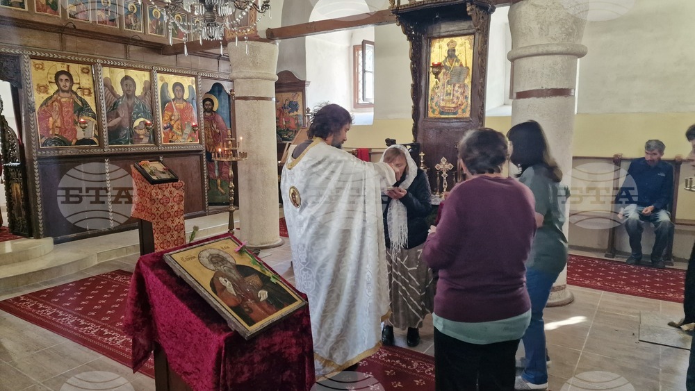 Не по-малко от 10 000 светци са убити в гонения, които са съществена част от римската история, каза в проповедта си отец Николай в Шумен