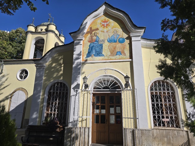 Ловеч - храм „Света Троица” - Ловчански митрополит Гавриил - служба