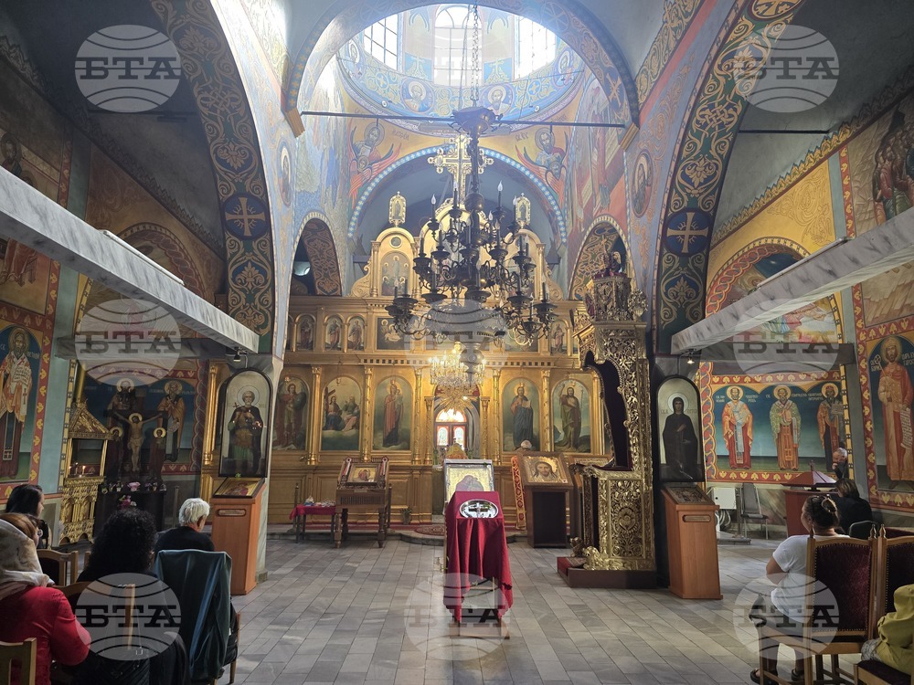 Ловеч - храм „Света Троица” - Ловчански митрополит Гавриил - служба