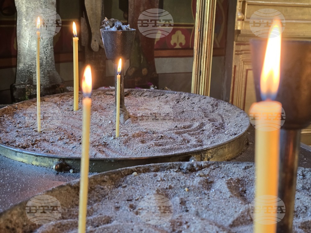 Ловеч - храм „Света Троица” - Ловчански митрополит Гавриил - служба