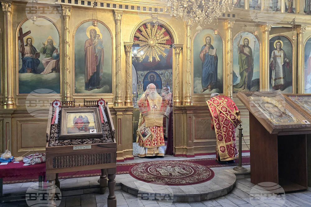 Ловеч - храм „Света Троица” - Ловчански митрополит Гавриил - служба