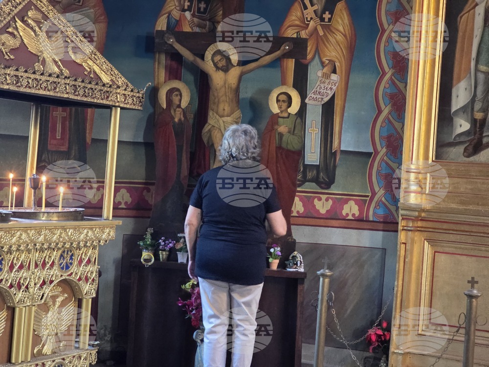 Ловеч - храм „Света Троица” - Ловчански митрополит Гавриил - служба