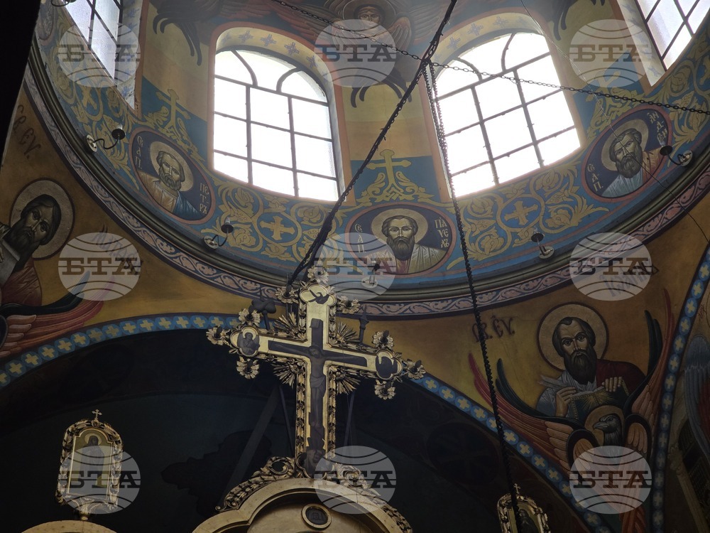 Ловеч - храм „Света Троица” - Ловчански митрополит Гавриил - служба