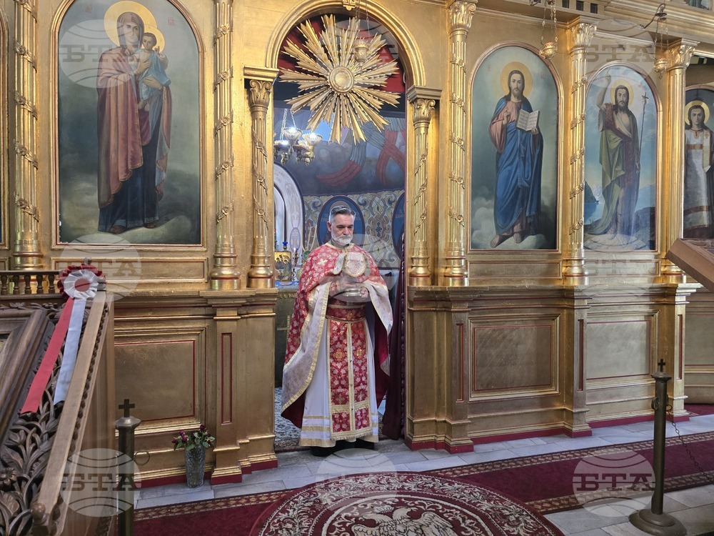 Ловеч - храм „Света Троица” - Ловчански митрополит Гавриил - служба