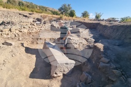 Село Караново - археология - мраморен постамент