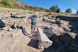 Село Караново - археология - мраморен постамент