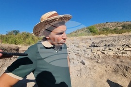Село Караново - археология - мраморен постамент