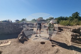 Село Караново - археология - мраморен постамент
