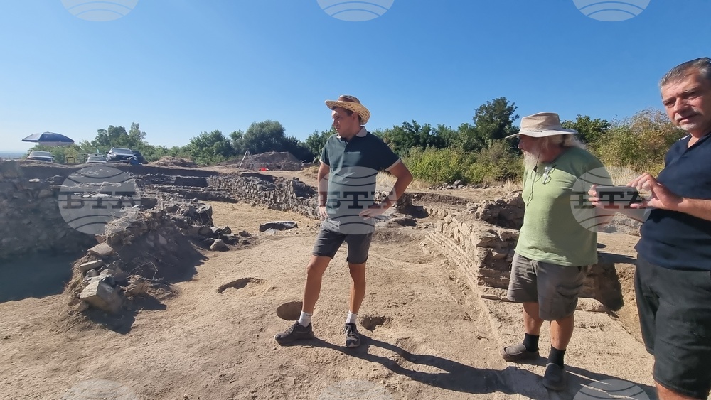 Село Караново - археология - мраморен постамент