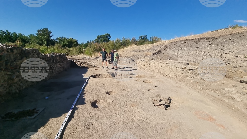 Село Караново - археология - мраморен постамент