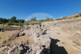 Село Караново - археология - мраморен постамент