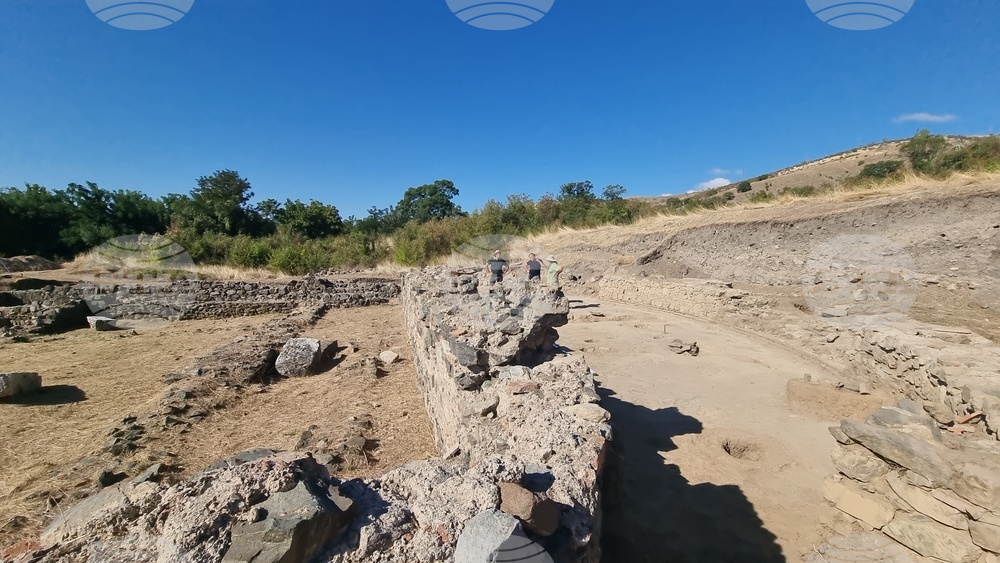 Село Караново - археология - мраморен постамент