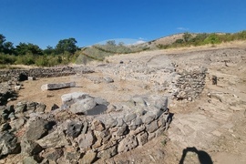 Село Караново - археология - мраморен постамент
