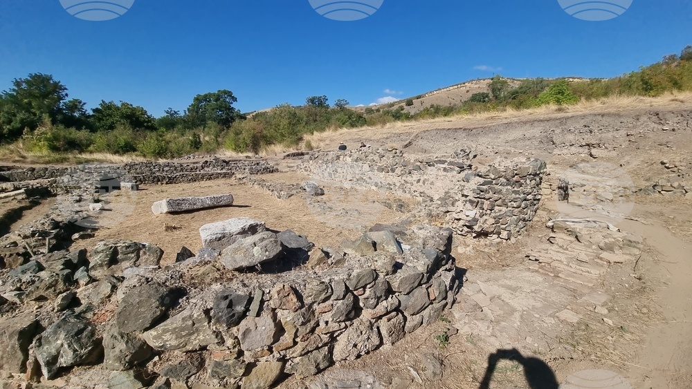 Село Караново - археология - мраморен постамент