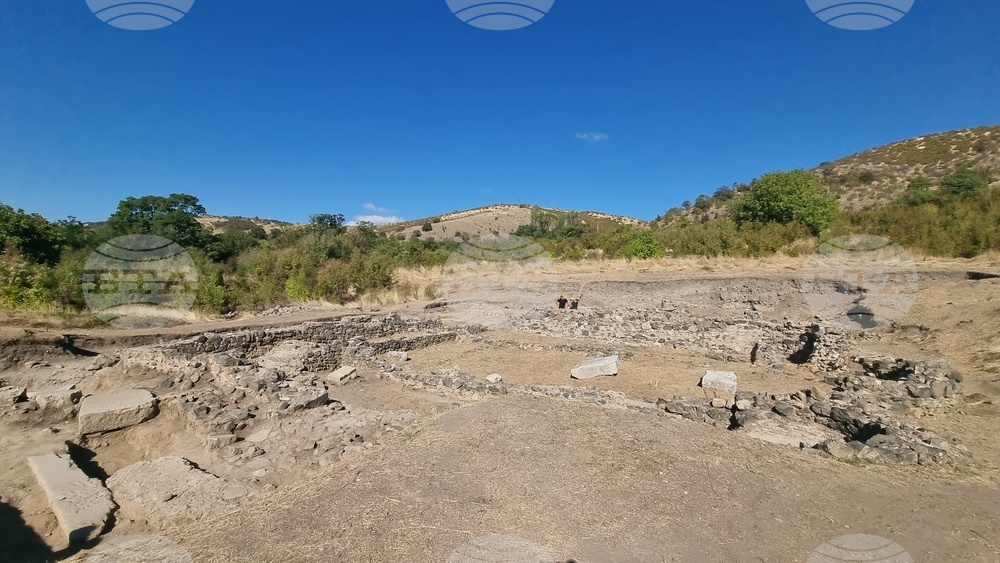 Село Караново - археология - мраморен постамент