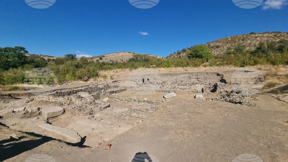 Село Караново - археология - мраморен постамент