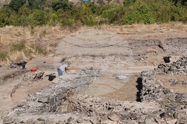 Село Караново - археология - мраморен постамент