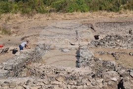 Село Караново - археология - мраморен постамент