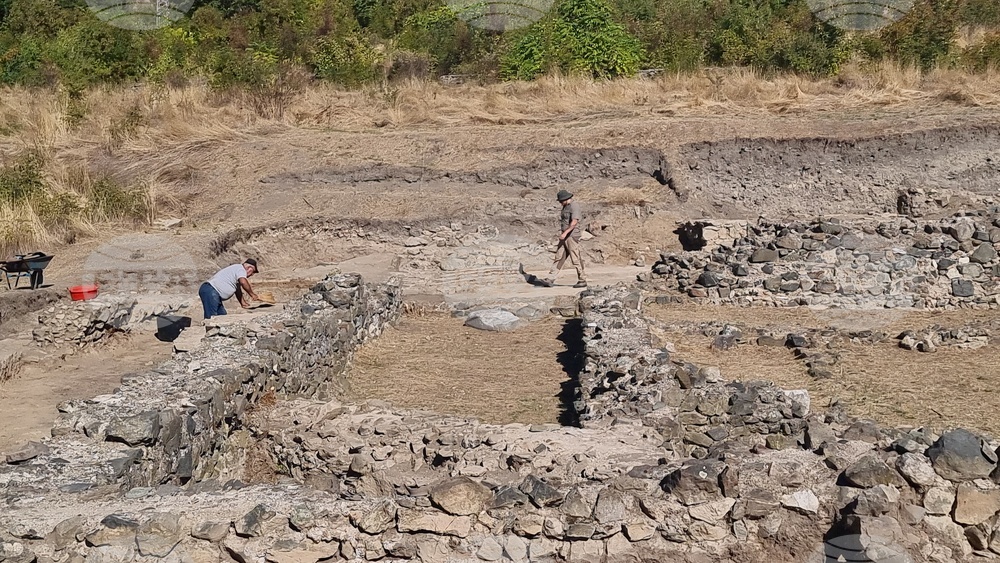 Село Караново - археология - мраморен постамент