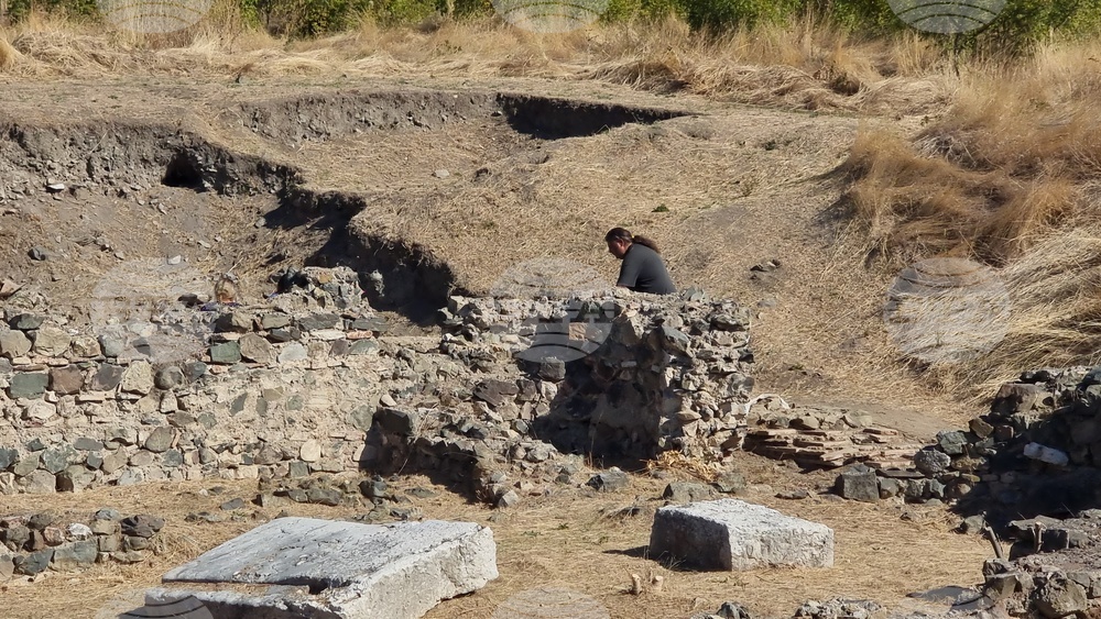 Село Караново - археология - мраморен постамент