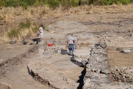 Село Караново - археология - мраморен постамент